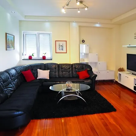Apartman Domalu Zára