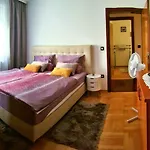 Domalu Apartman Zára