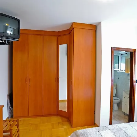 Domalu Apartment *
